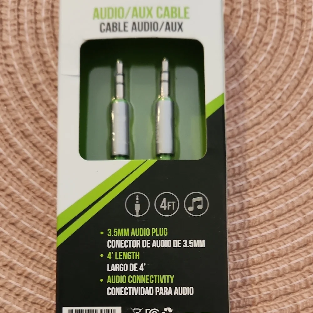 PUGS 3-Port Fast Charger and Earbuds Set - Black and Green
